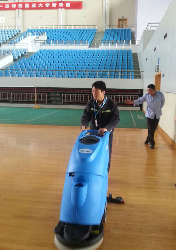 南京航空航天大學(xué)洗地機(jī)案例