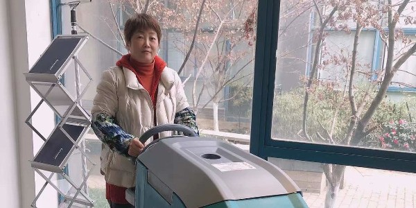 一株紅梅傲雪綻放——南京嘉得力線上客服沈紅梅